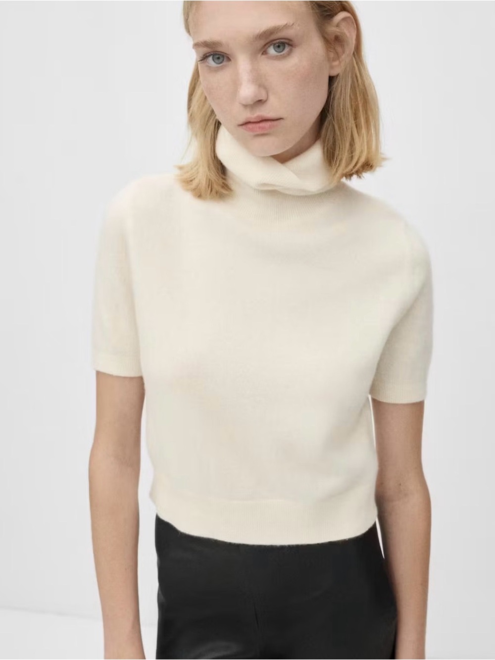 Women's cashmere Cream Short-Sleeve Turtleneck Sweater